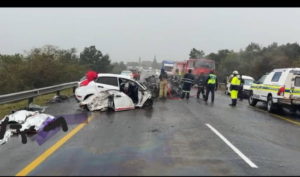Head-on collision on the N2 near Mooiplaas leaves five people dead and one critically injured.