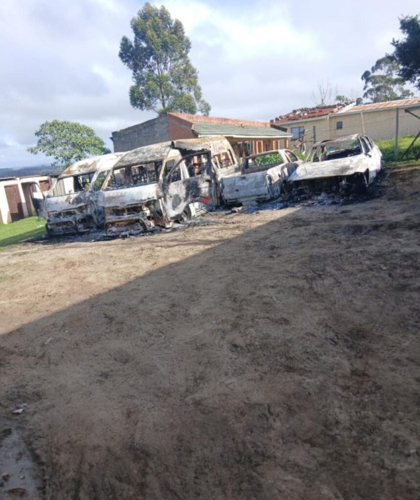Iimoto ezine ezitshatyalaliswe ngumlilo eWillowvale
